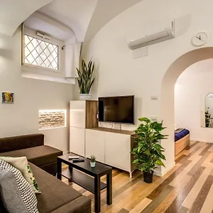 Fresh House Navona Rome