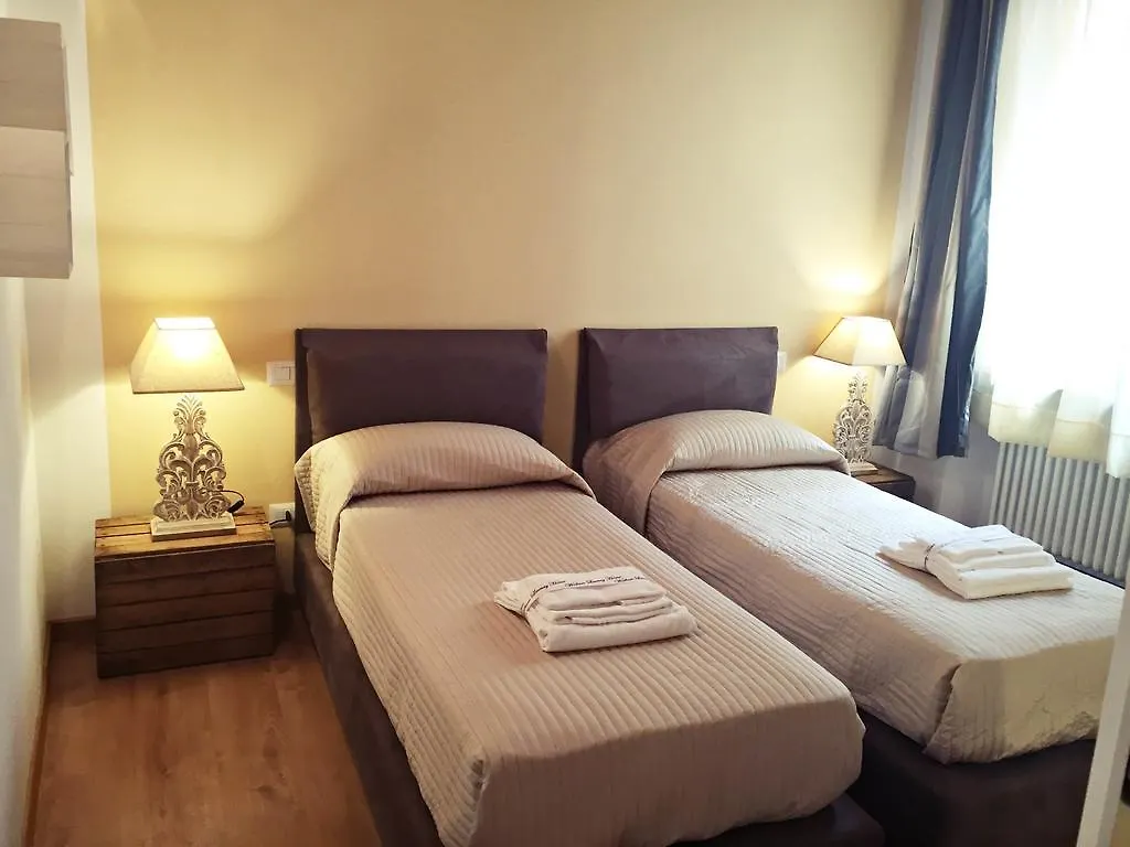 Apartment Wallace Luxury Home Verona Italy